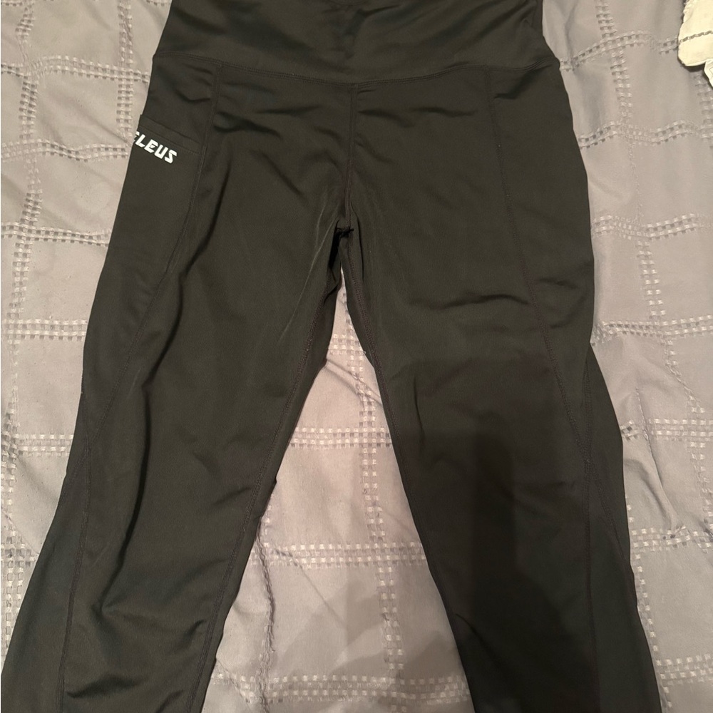 Women's Black Capris by Aleus